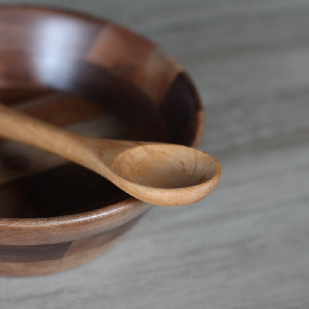 Petite cuillère en bois faite main