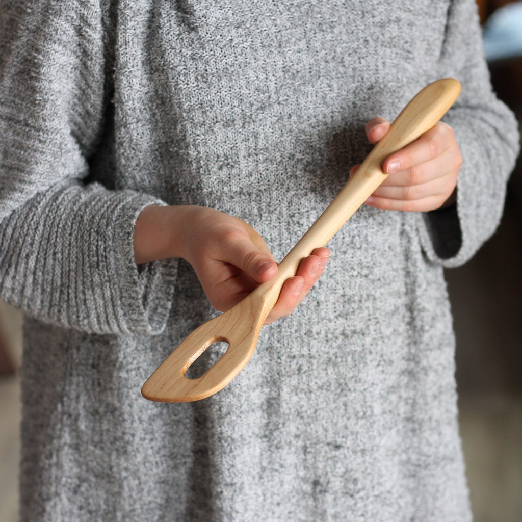 Spatule à crêpes en bois faite à la main avec trou