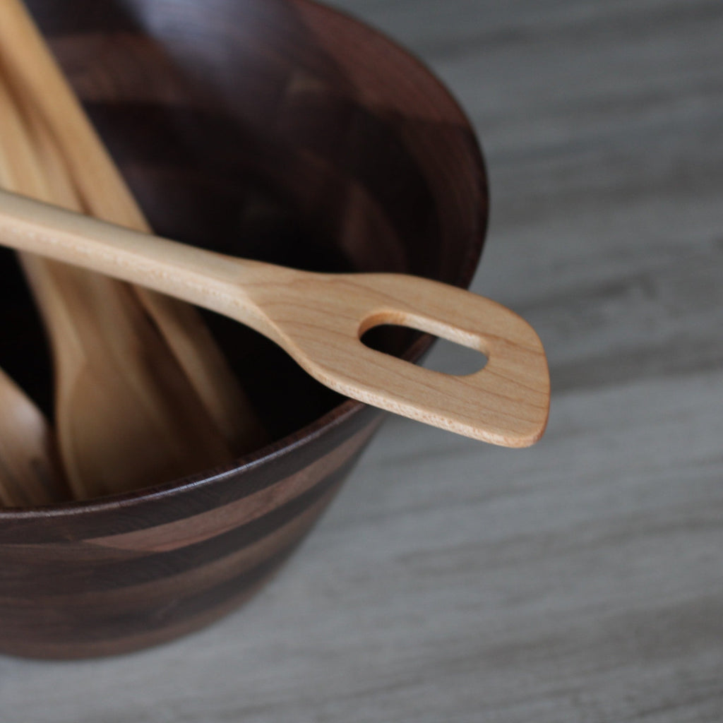 Spatule à crêpes en bois faite à la main avec trou