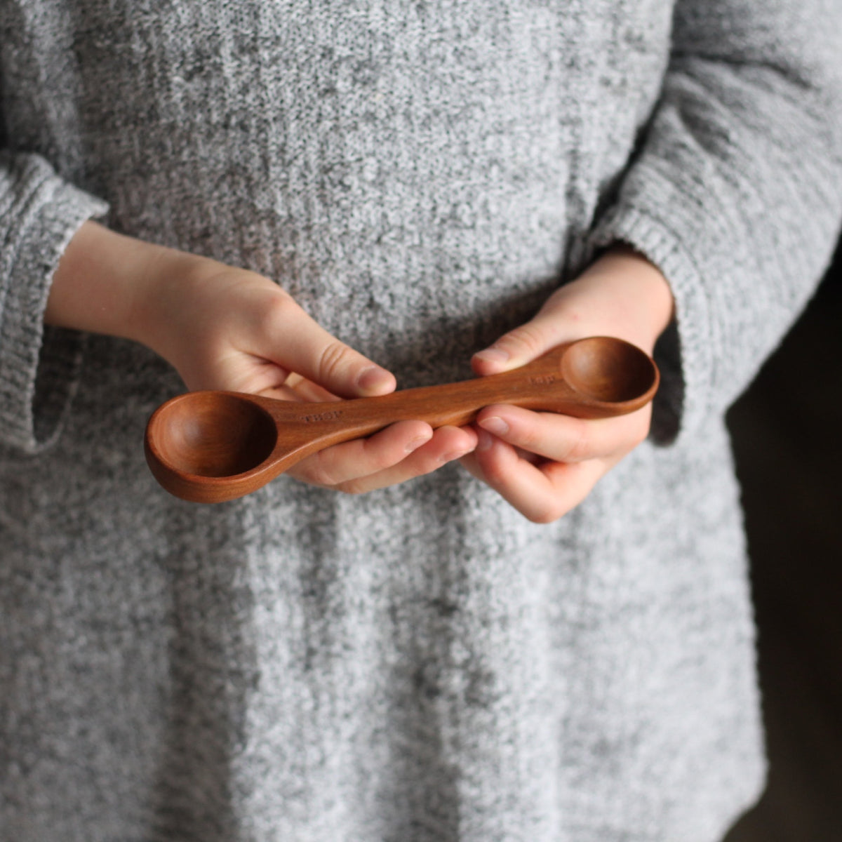 Cuillère doseuse en bois faite à la main