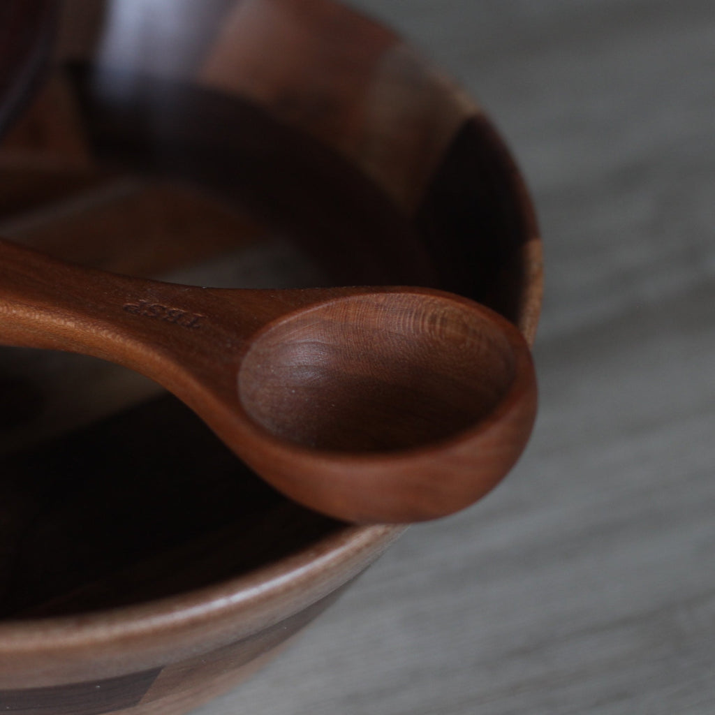 Cuillère doseuse en bois faite à la main