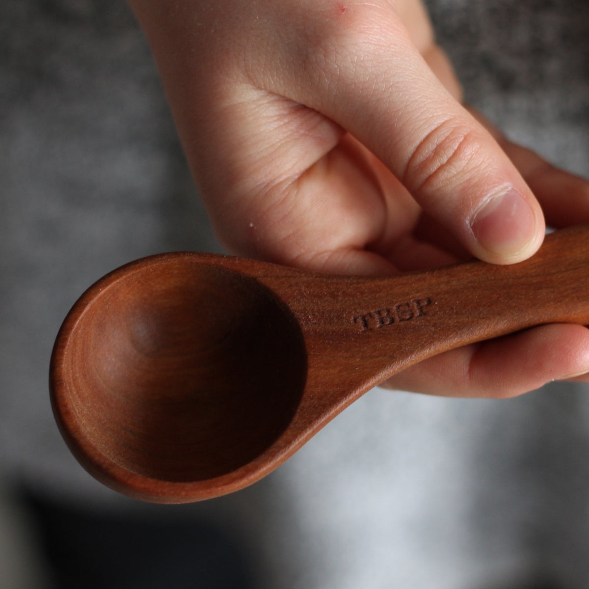 Cuillère doseuse en bois faite à la main
