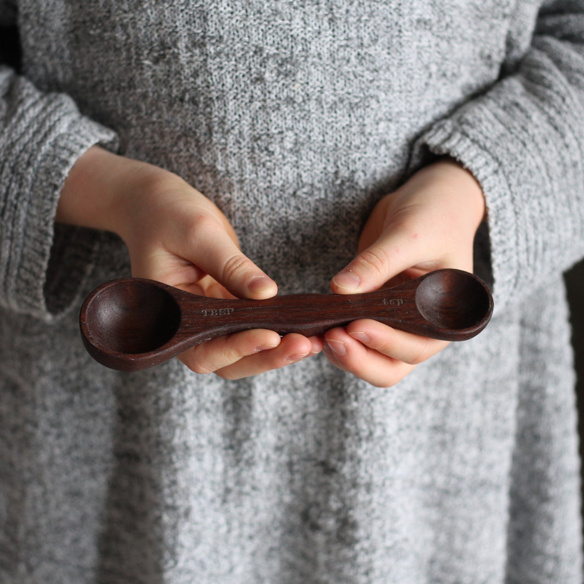Cuillère doseuse en bois faite à la main
