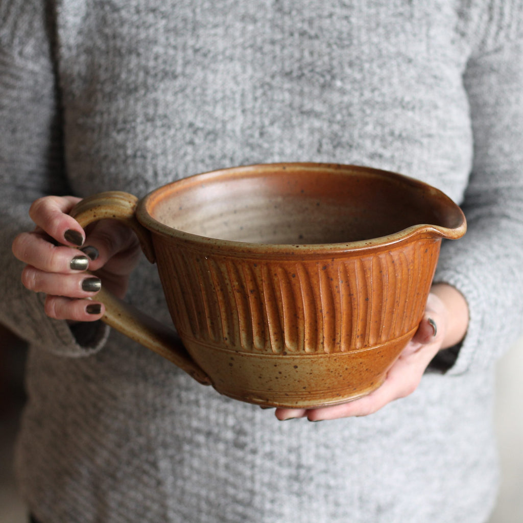 Grand bol à pâte fait à la main