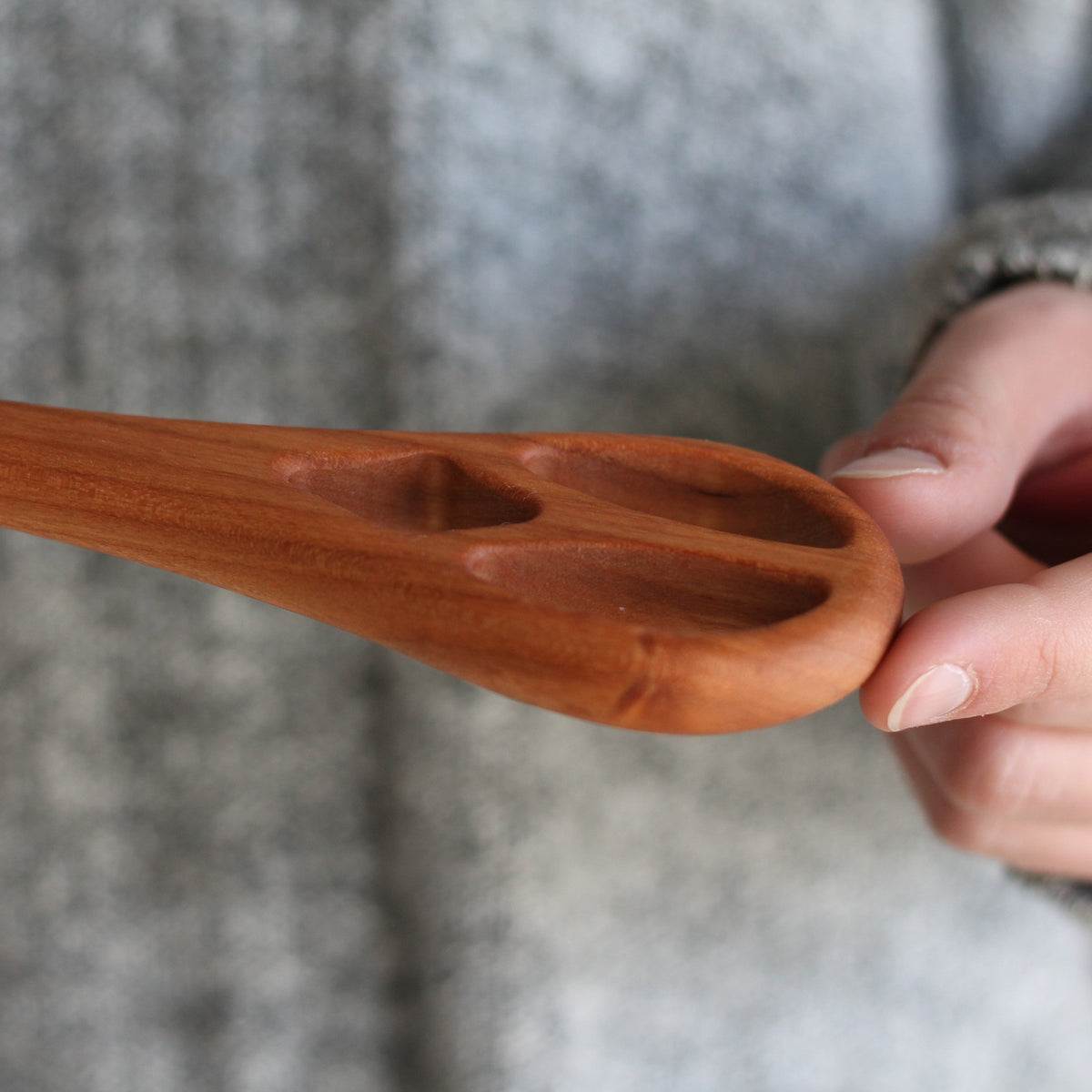 Fouet à pâte en bois de cerisier fait main