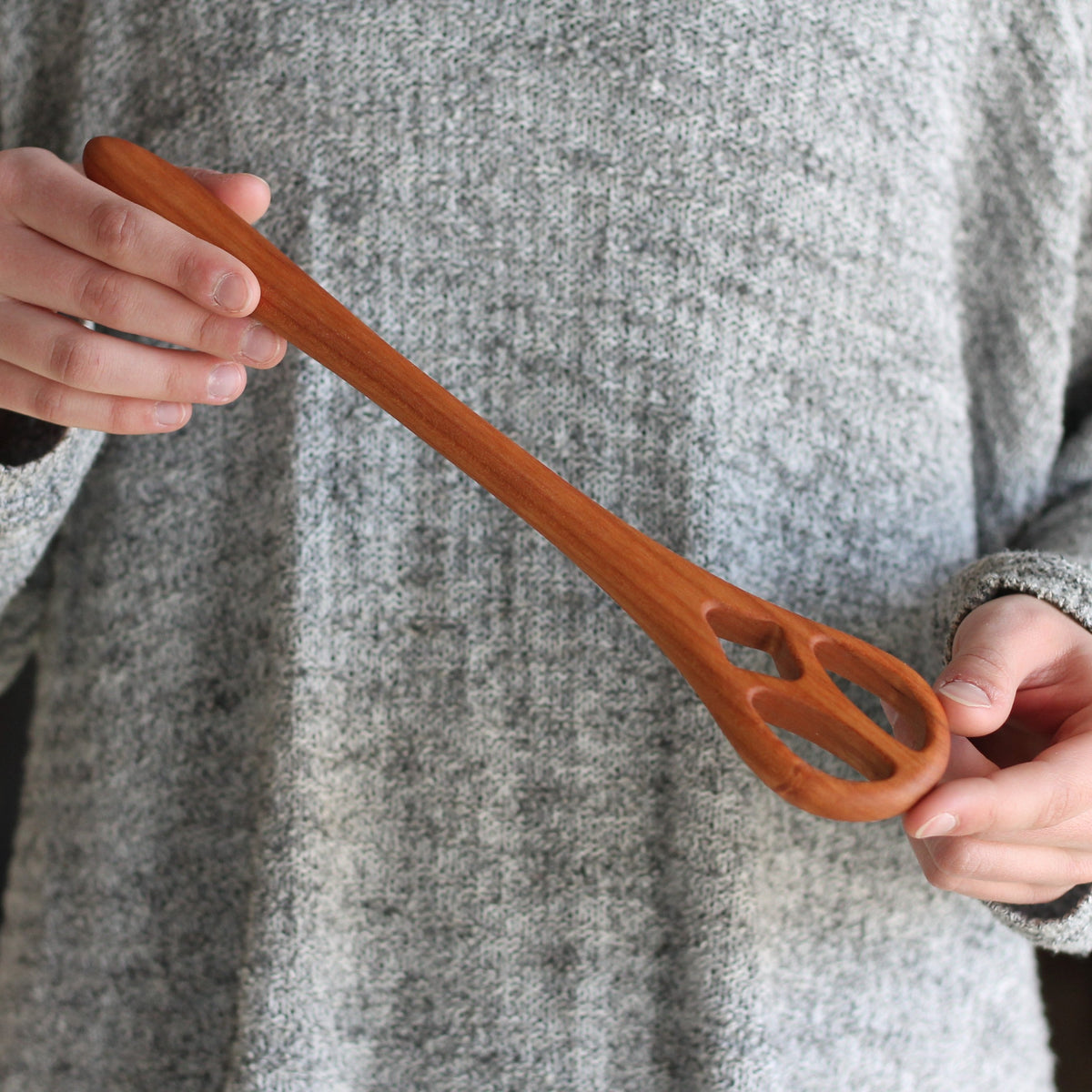 Fouet à pâte en bois de cerisier fait main