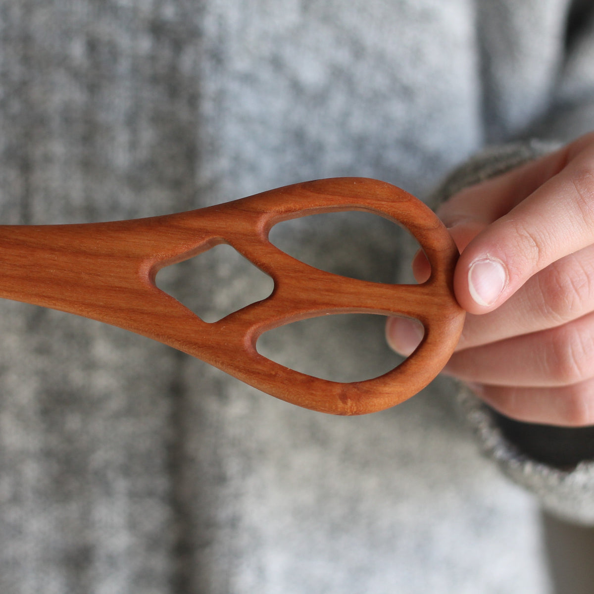 Fouet à pâte en bois de cerisier fait main