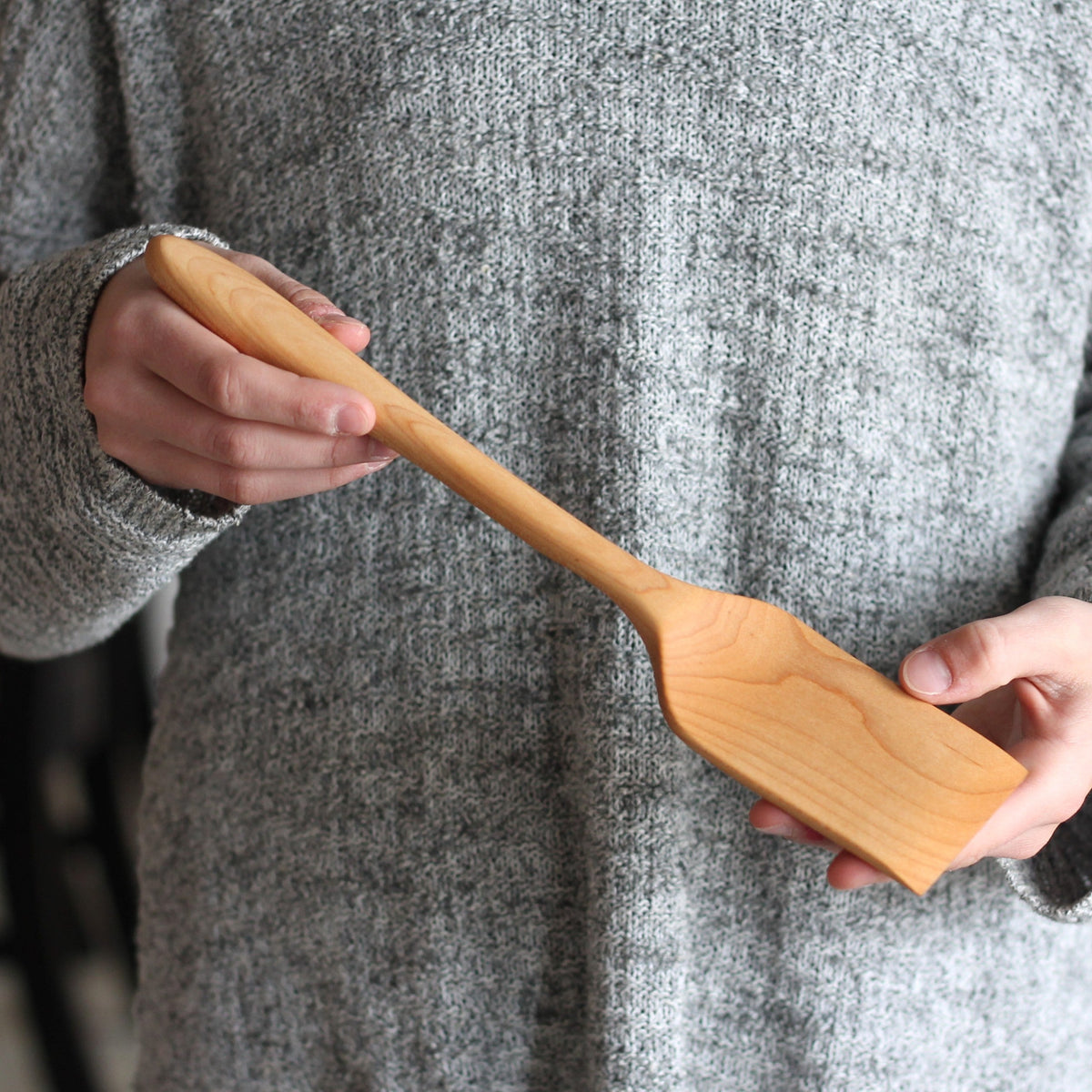 Spatule de cuisine en bois faite à la main