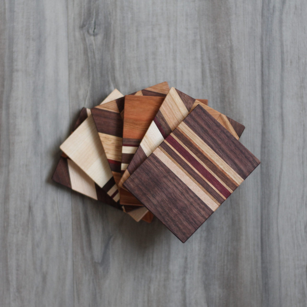 Dessous de plat en bois rayé