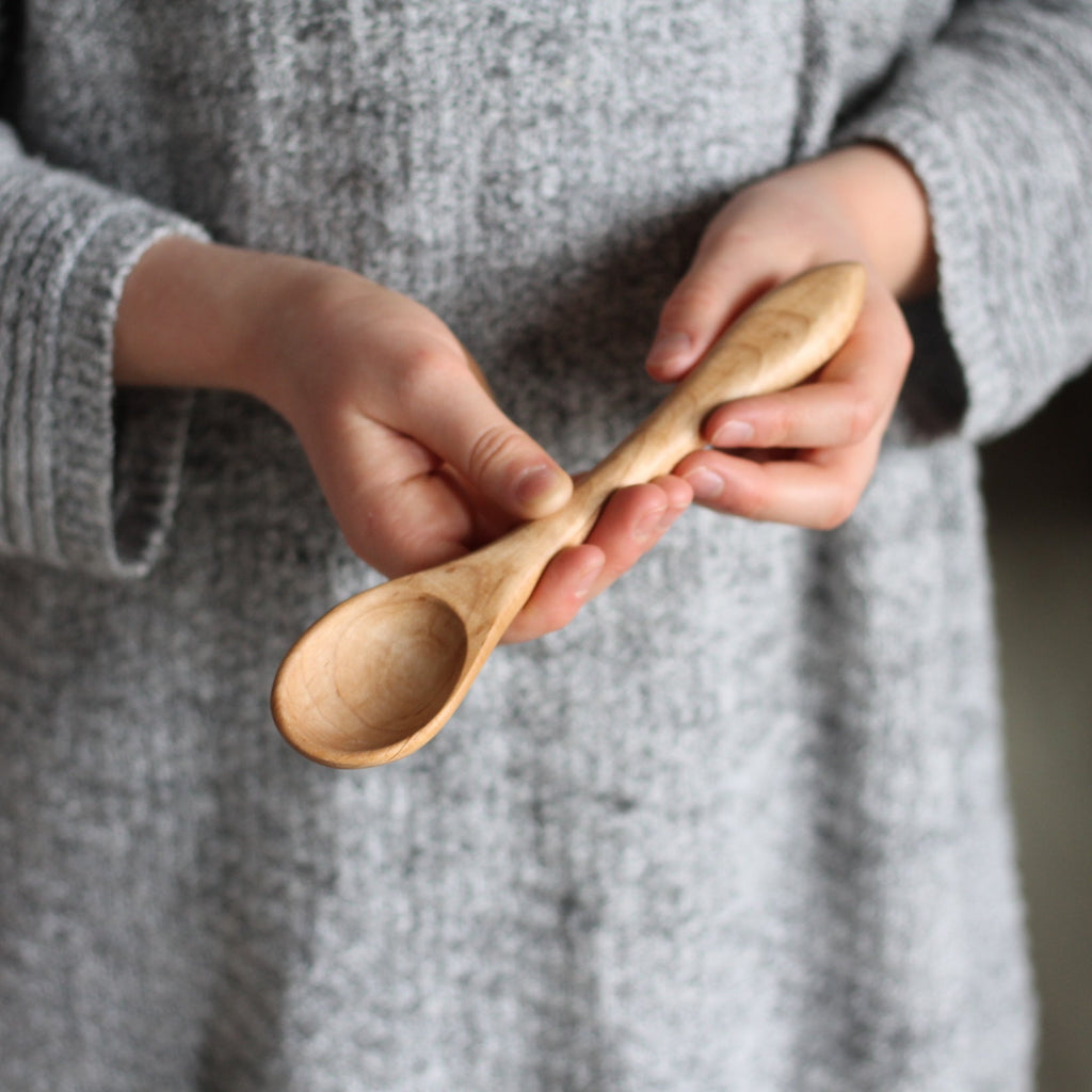 Petite cuillère en bois faite main